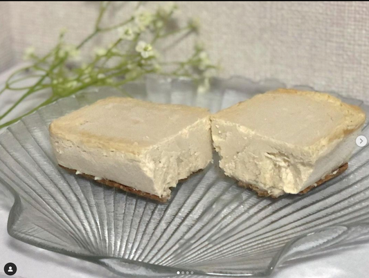 もぐもぐちい様にママのチーズケーキを食べていただきました。